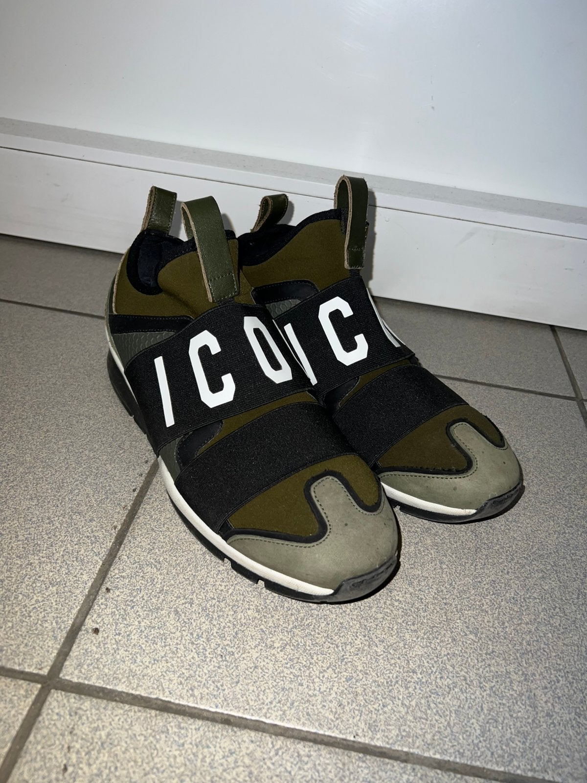 Dsquared2 Icon maat 40 schoenen, Enfants & Bébés, Vêtements de bébé | Chaussures & Chaussettes, Enlèvement, Comme neuf