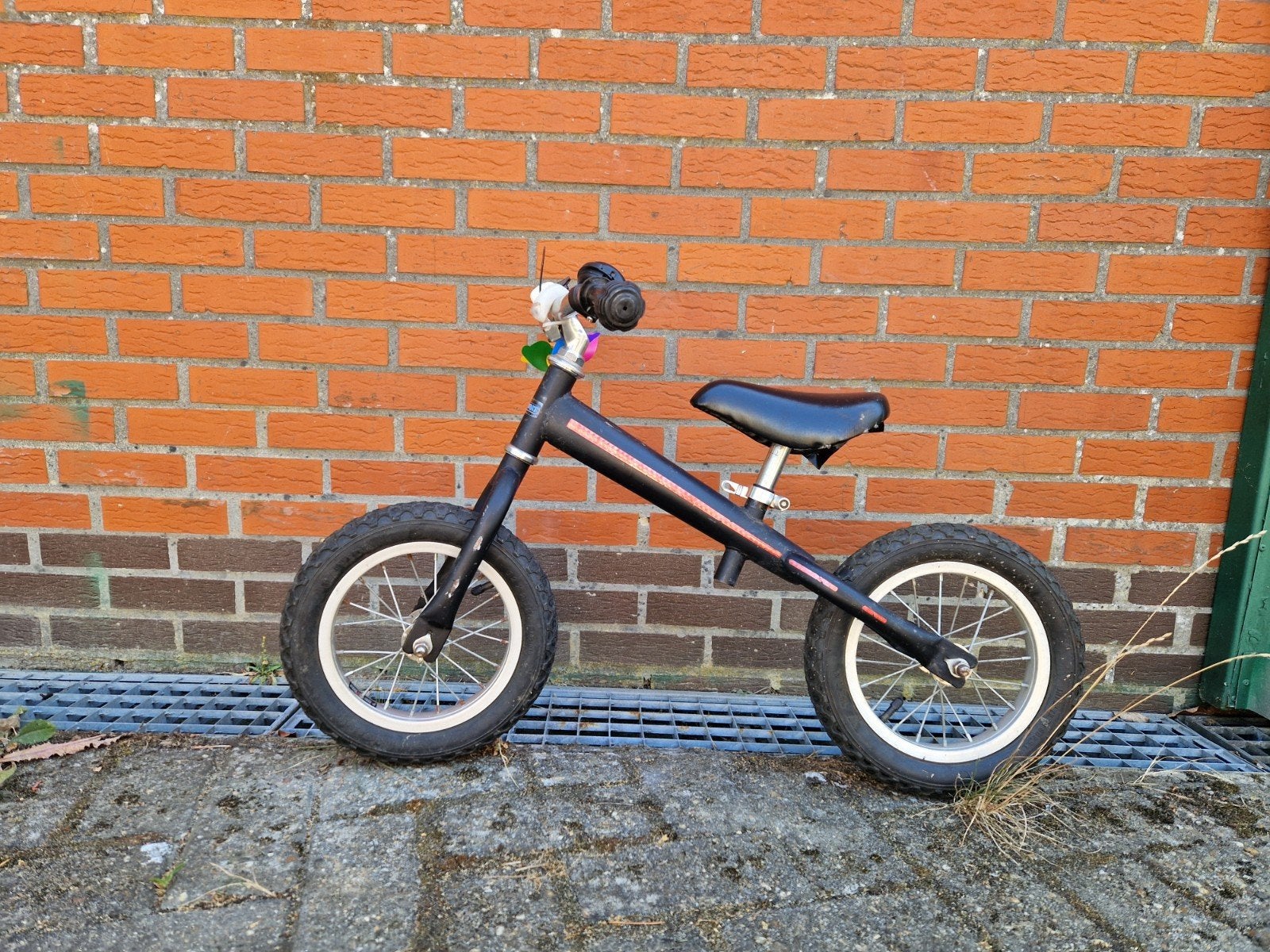 Stoere loopfiets voor kleine avonturiers!, Kinderen en Baby's, Speelgoed | Buiten | Voertuigen en Loopfietsen, Ophalen, Loopfiets