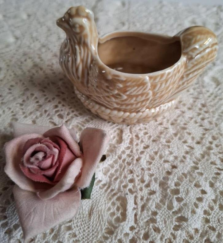 Vintage kip op nest eierdopje / potje  PASEN, Antiek en Kunst, Ophalen of Verzenden