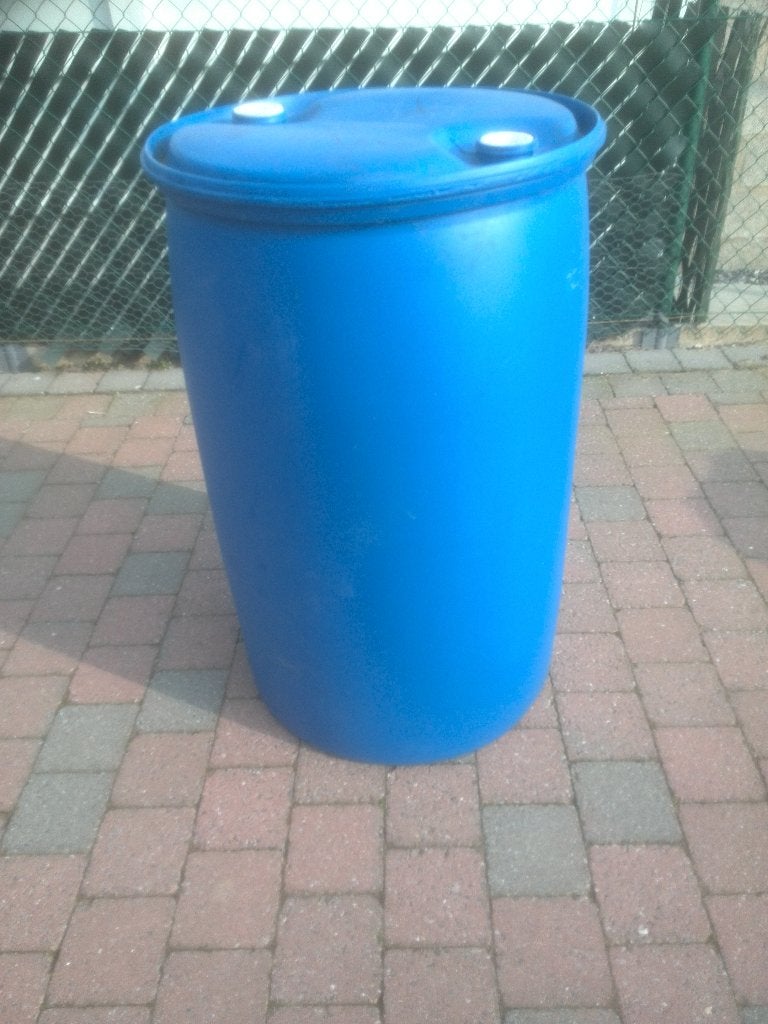 Blauwe plastieken ton – €15 – 1 beschikbaar., Tuin en Terras, Regentonnen, 150 liter of meer, Ophalen, Zo goed als nieuw, Kunststof