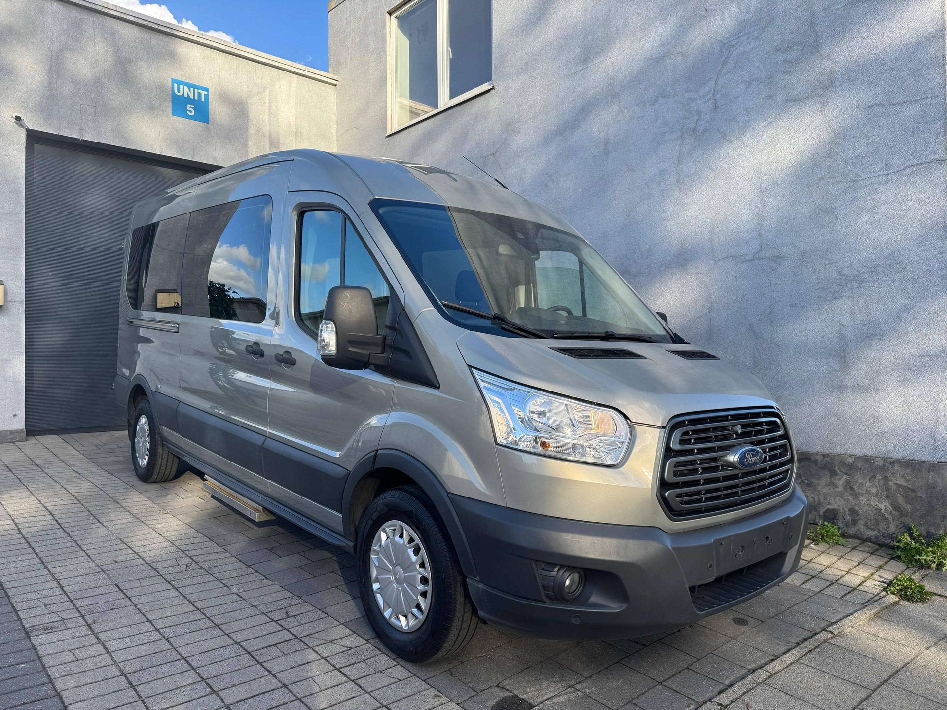 Ford Transit 2.2 TDCi L3H2 2015 TPMR + 6 STOELEN + ROLSTOEL, Auto's, Gebruikt, Euro 6, 4 cilinders, Parkeerassistent