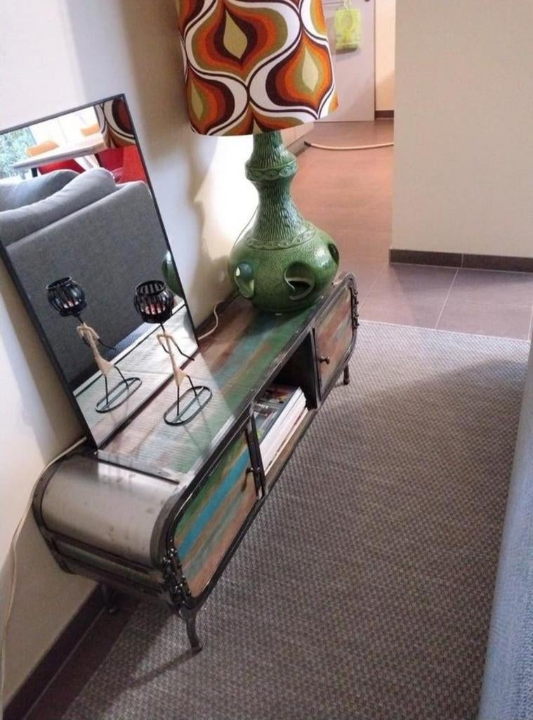 Tv kast., Enlèvement