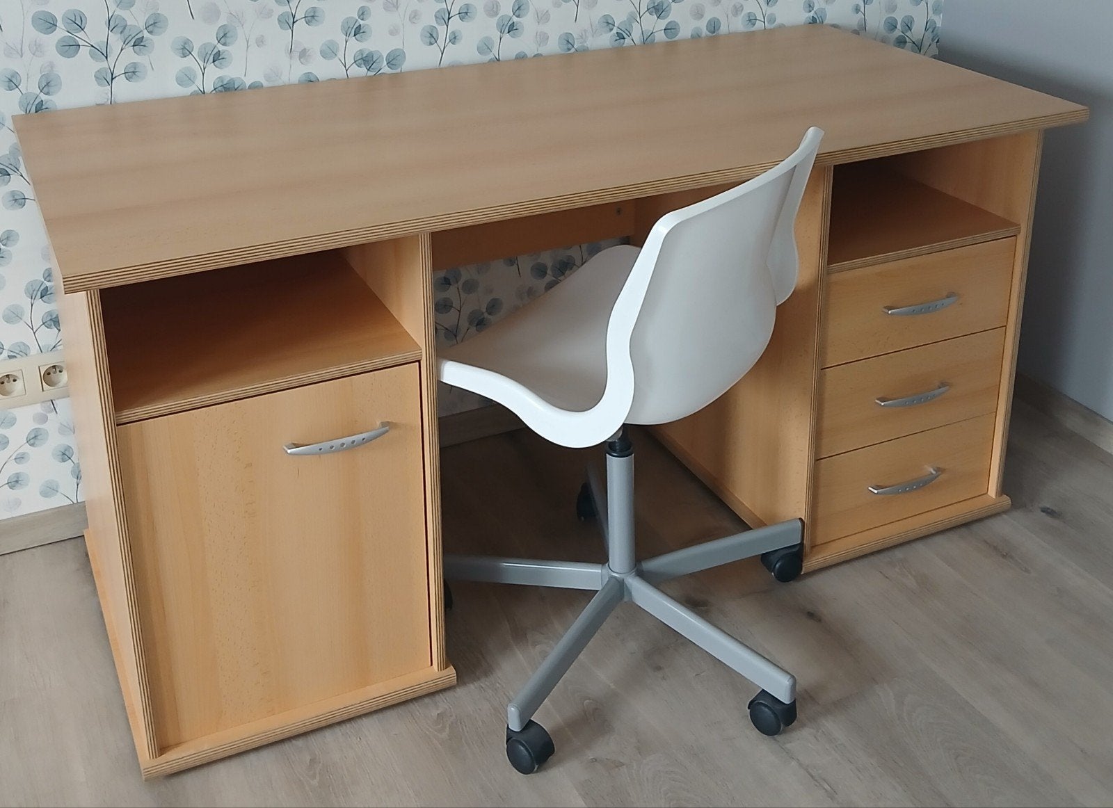 Bureau in hout + bureaustoel, Huis en Inrichting, Ophalen, Opbergruimte, Hout