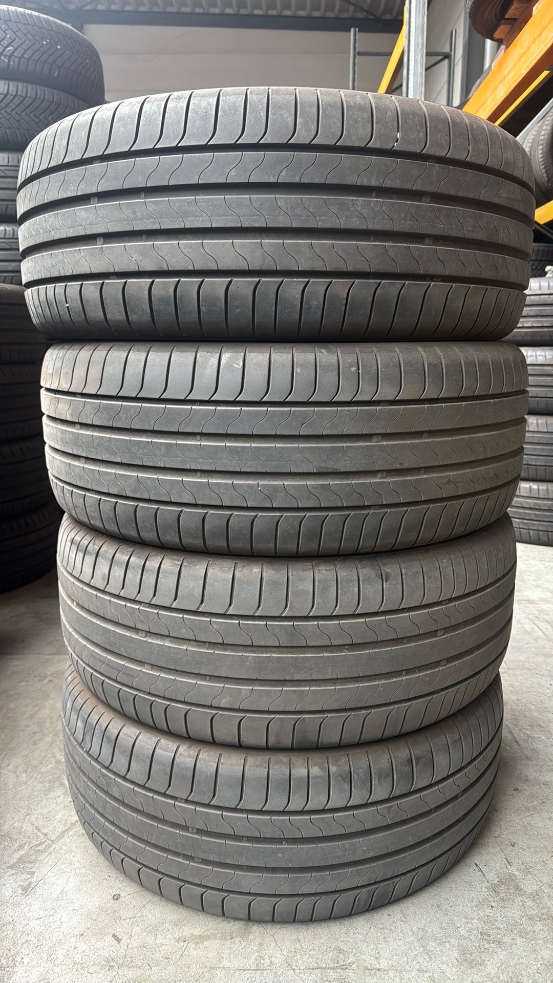2255518 225/55/18 225/55R18 zomerbanden merk Bridgestone, Ophalen