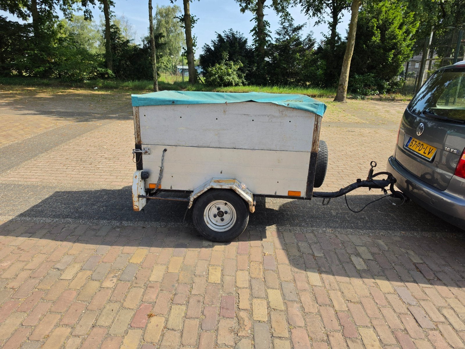 Leuke aanhanger

Wieltjes staan een klein beetje schuin, Ophalen