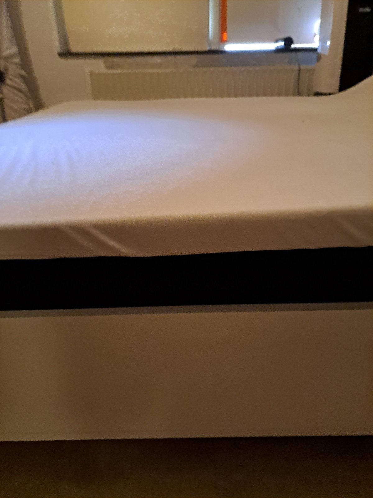 sur matelas en mousse 1,60mx 2 00m x5 cm d epaisseur, Enlèvement