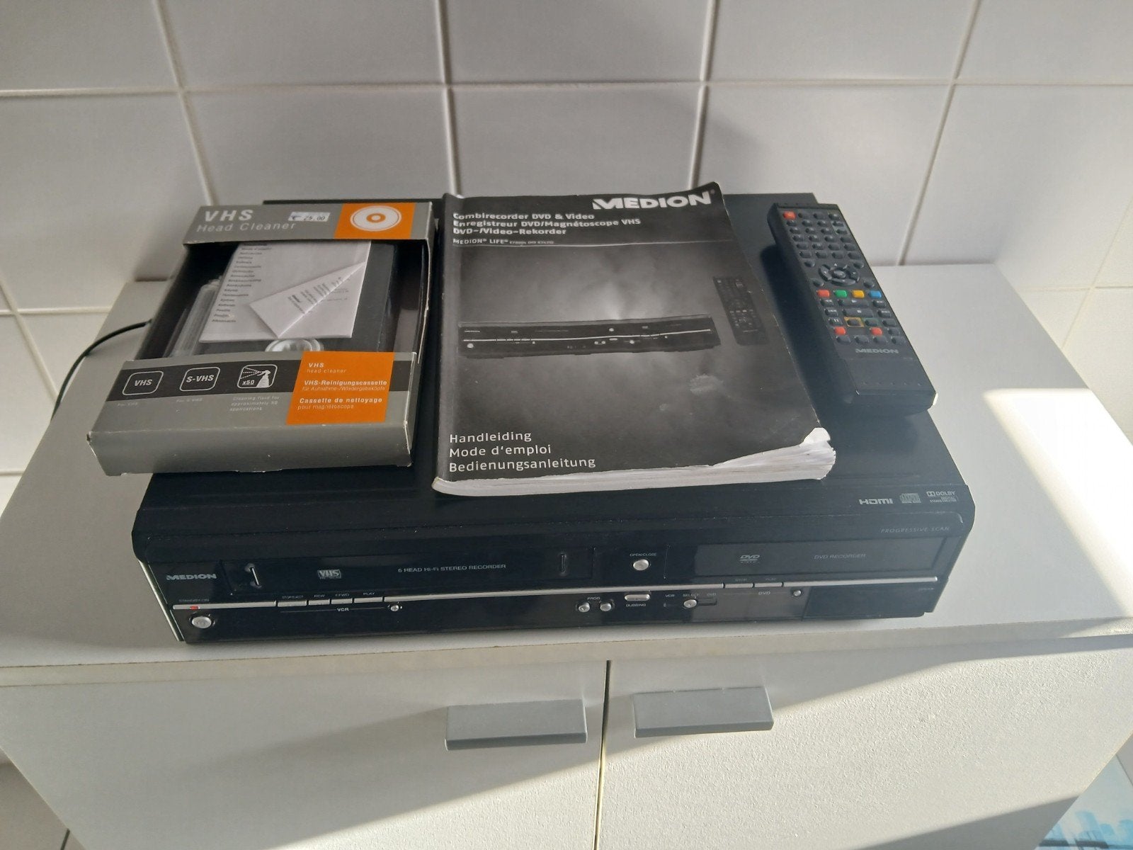 Enregistreur vidéo/enregistreur DVD combiné Medion 83425, TV, Hi-fi & Vidéo, Enlèvement, Comme neuf, Lecteur ou enregistreur VHS
