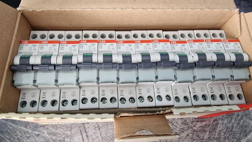 12 Disjoncteurs Compacte ABB 6A Courbe C 6kA, Enlèvement ou Envoi, Neuf