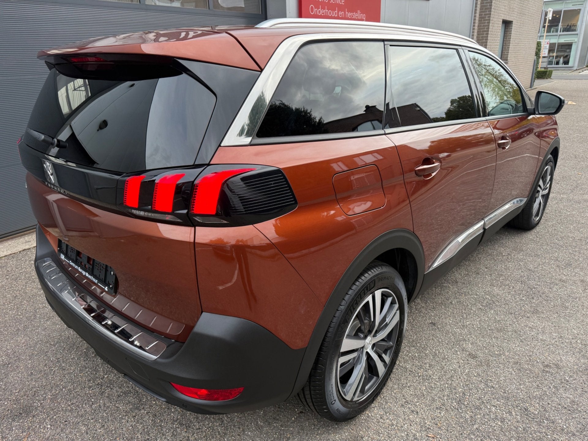 PEUGEOT 5008 1.2 131 pk 7pl ALLURE PACK man6, Euro 6, 1504 kg, 7 places, Boîte manuelle