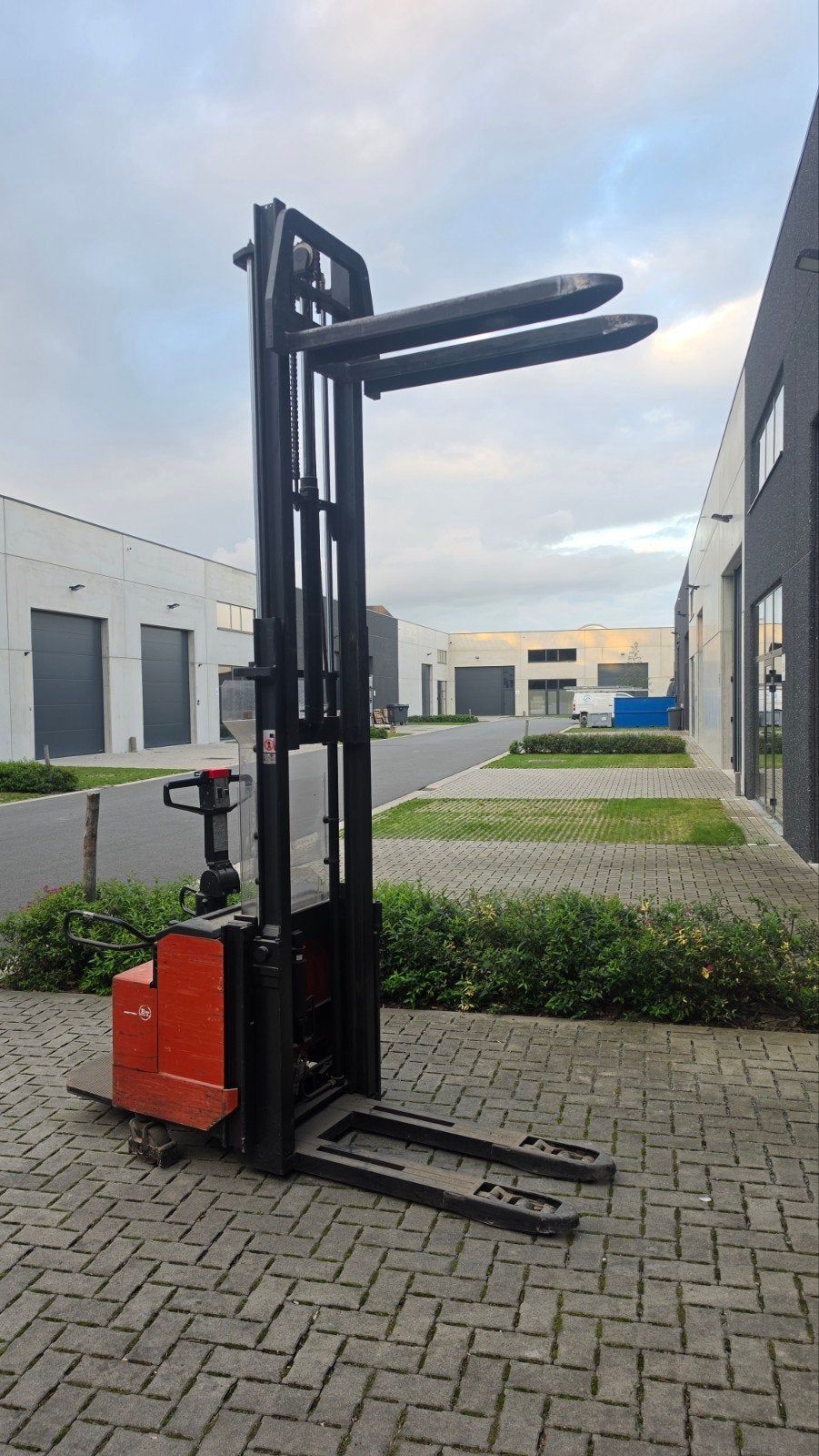 Elektrische stapelaar, Empileur, Enlèvement, 1000 à 2000 kg, Électrique