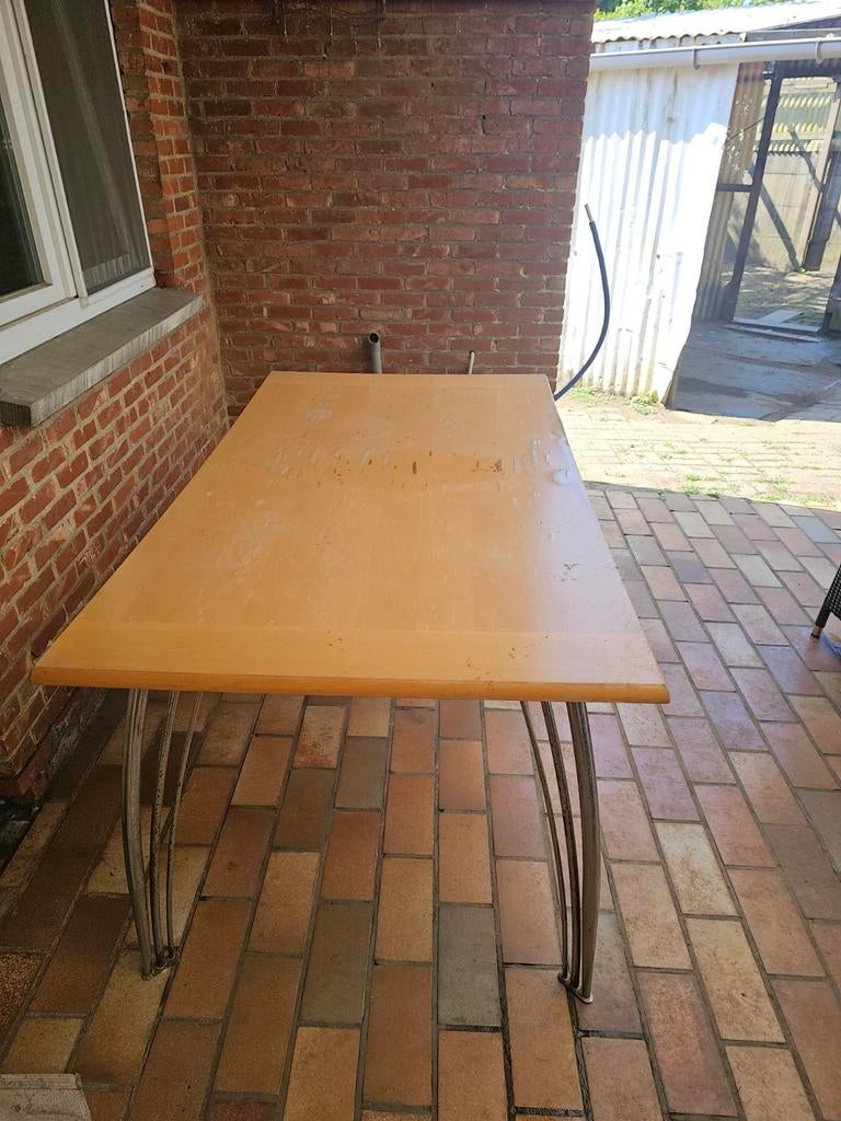 Gratis tafel, Enlèvement