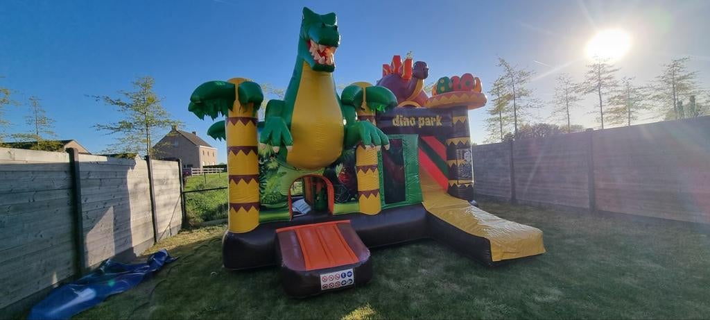 Dino springkasteel te huur, Hobby en Vrije tijd, Feestartikelen | Verhuur, Ophalen of Verzenden