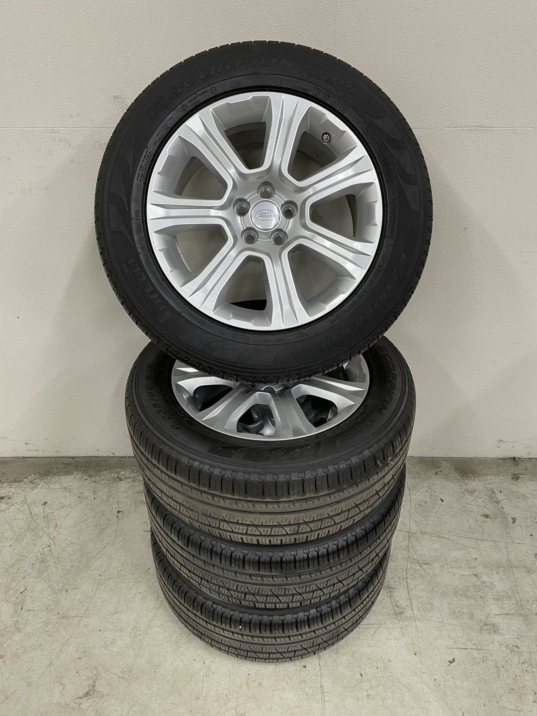 All seasonset LR Evoque Pirelli Scorpion 4 Season 235/60 R18, Auto-onderdelen, Banden en Velgen, Ophalen, 18 inch, Gebruikt, -