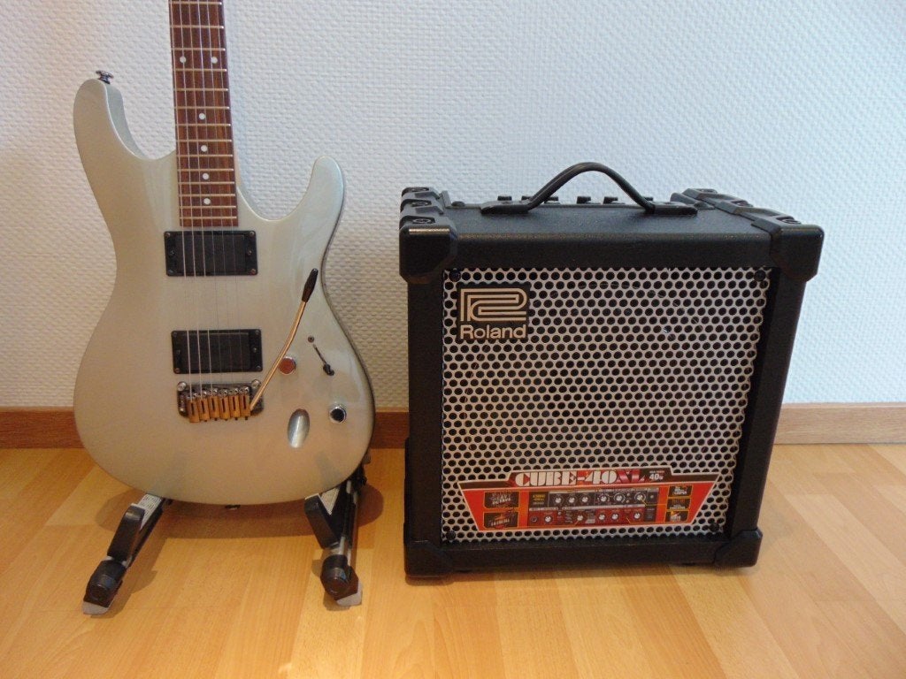 Gitaar Stratocaster Ibanez + Versterker Roland Cube 40 XL ., Musique & Instruments, Enlèvement, Neuf, Autres types