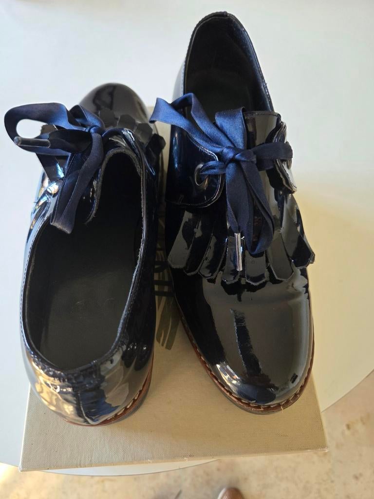 Blauwe veterschoenen in lakleer, maat 37, Kleding | Dames, Ophalen of Verzenden