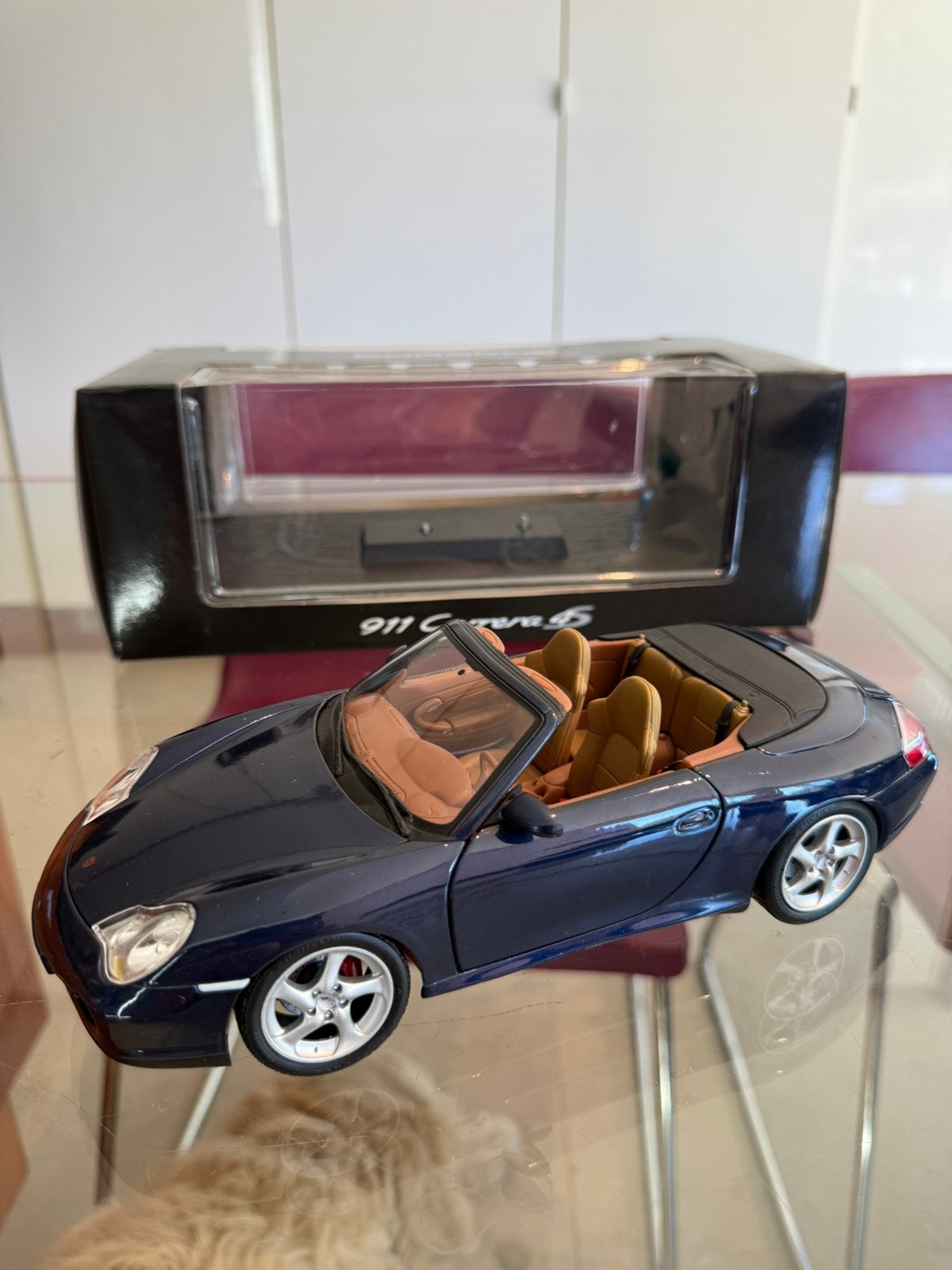 Porsche 911 Carrera 4S Cabriolet (Type 996) 1-18 Maisto, Hobby en Vrije tijd, Modelauto's | 1:18, Ophalen of Verzenden, Zo goed als nieuw