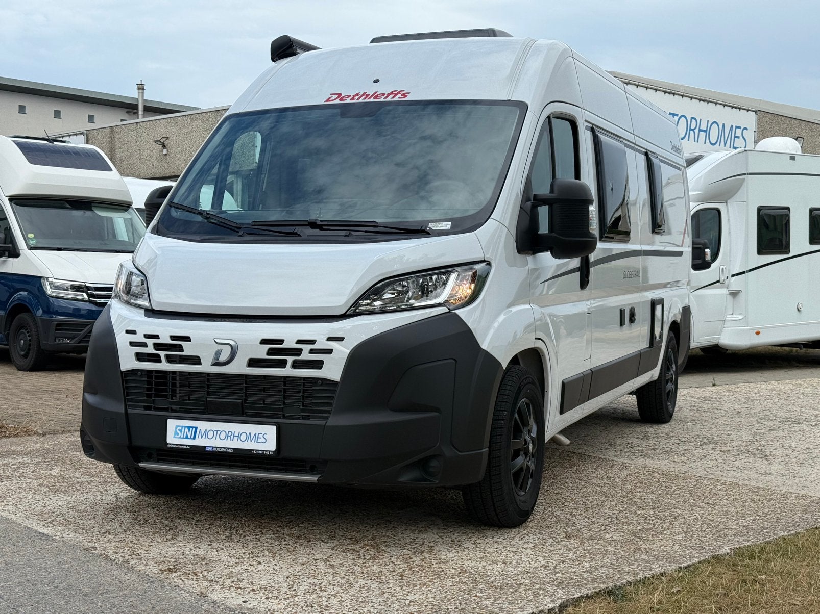FIAT DETHLEFFS GLOBETRAIL 600 DS - NEW - 6 METER*, Caravans en Kamperen, Mobilhomes, Buscamper of Camperbus, Fiat, Douche, Bedrijf