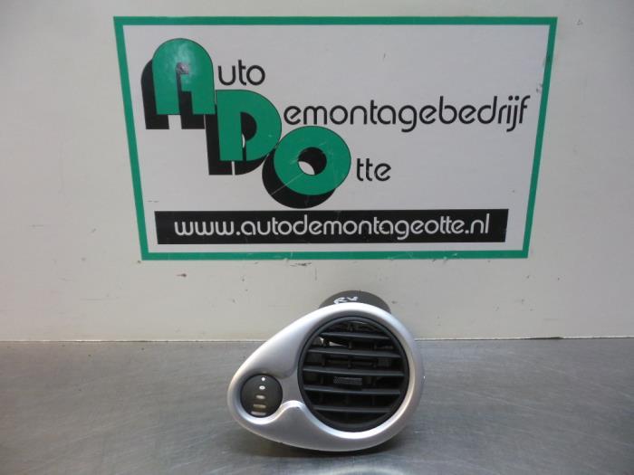 Luchtrooster Dashboard van een Renault Clio (Clio 3 06-), Gebruikt, -, Renault, -