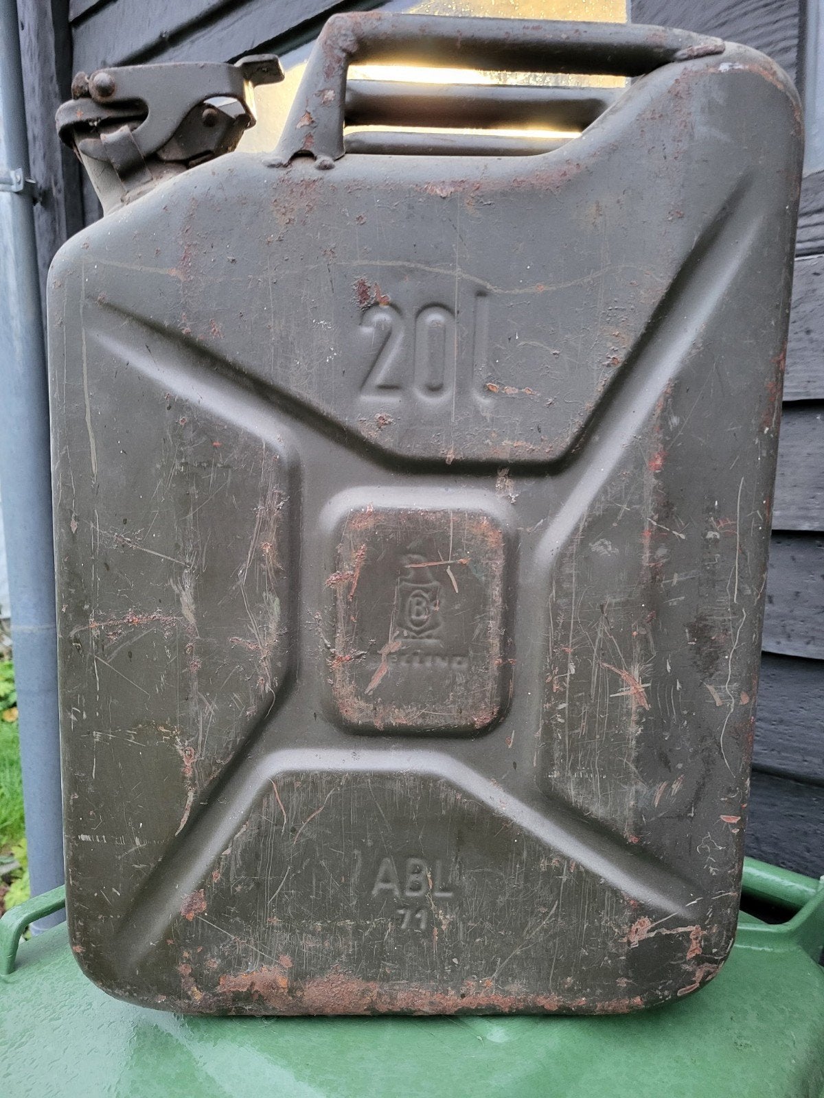 Jerrycan 20 liter, Enlèvement