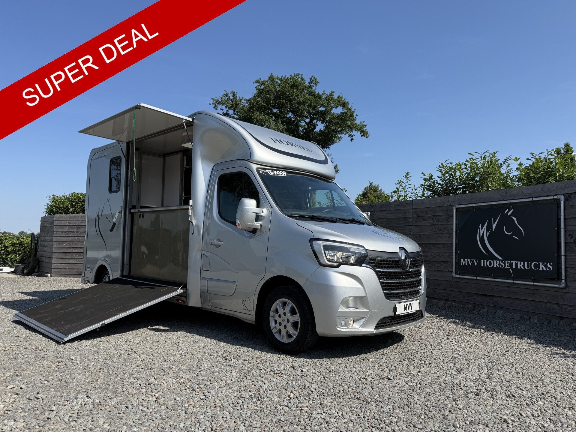 Renault Master | HORSETRUCK | SODIAK | STALLION 3XL | 2021 |, Animaux & Accessoires, Weduwestraat 12
4884MV  WERNHOUT, NL, Paardenwagentje NL | MVV HORSETRUCKS
