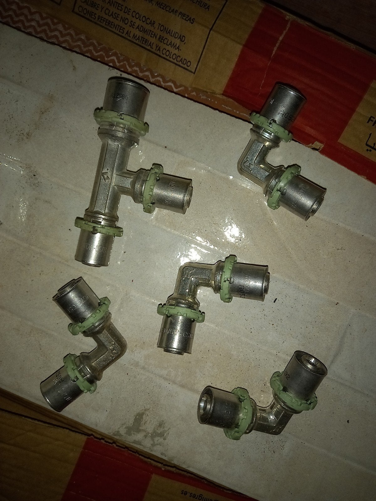 4 coude et 1 t a sertir, Bricolage & Construction