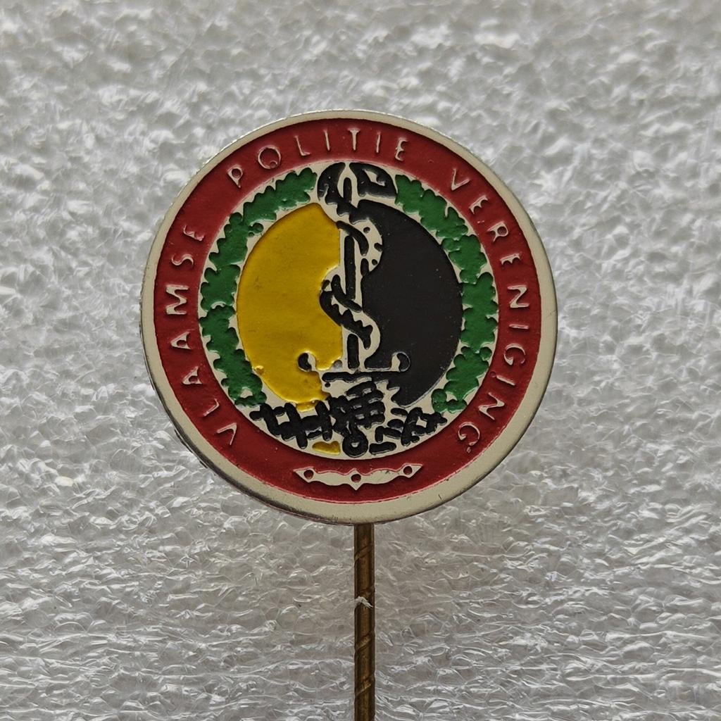Vlaamse Politievereniging Pin, Verzamelen, Ophalen of Verzenden, Zo goed als nieuw, Speldje of Pin