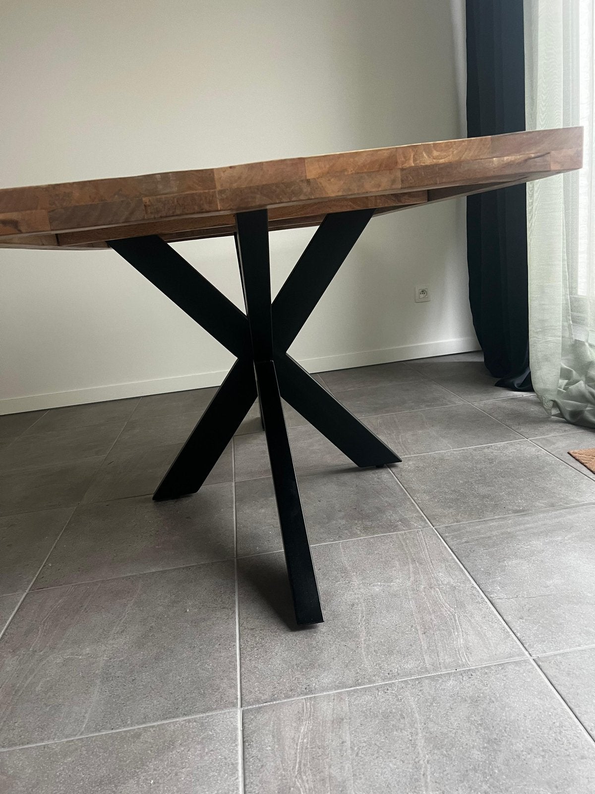 Houten tafel met zwarte poten, Huis en Inrichting, Ophalen, Zo goed als nieuw