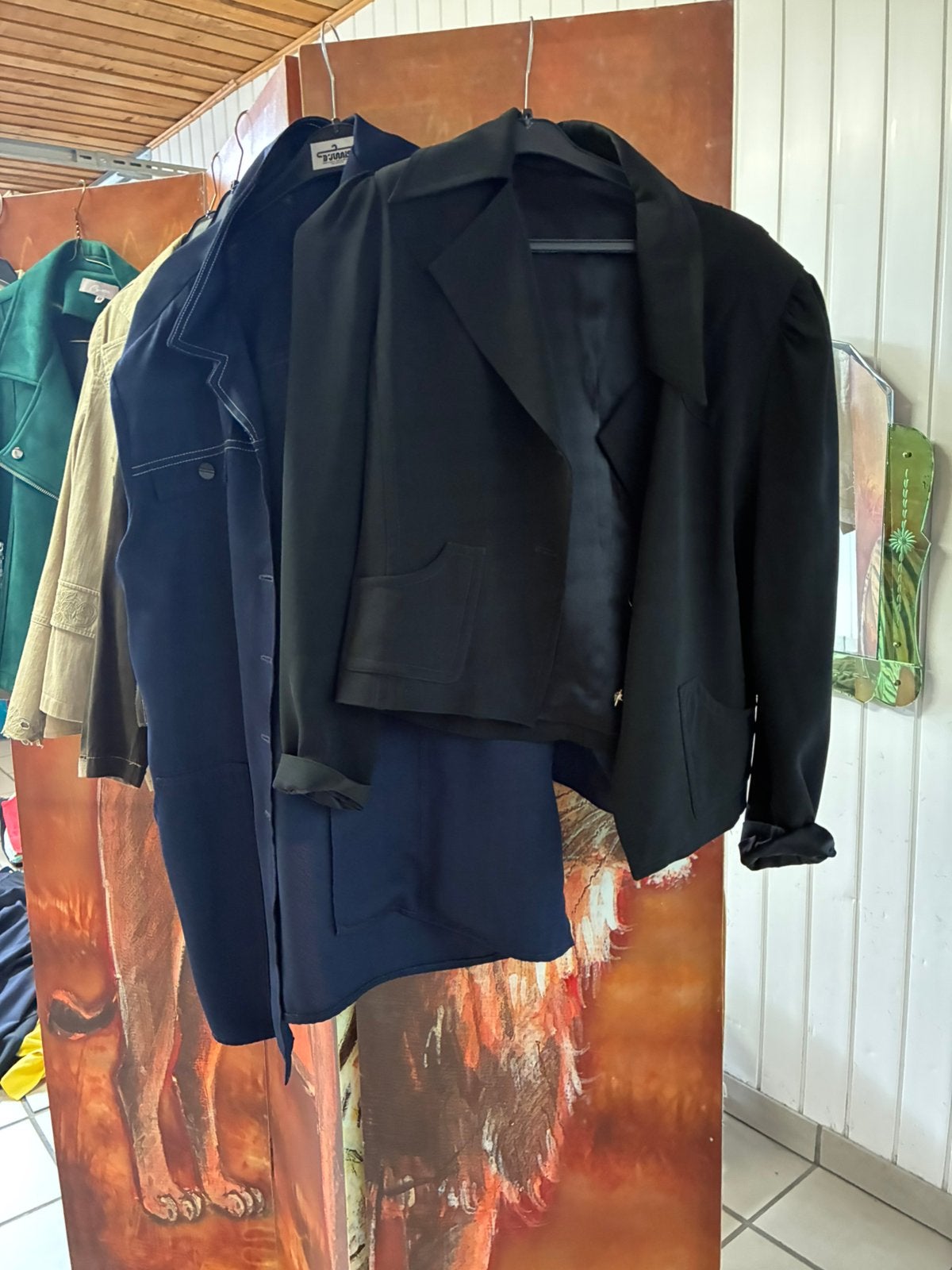 Gilets courts, Vêtements | Femmes, Packs de vêtements pour femmes, Enlèvement