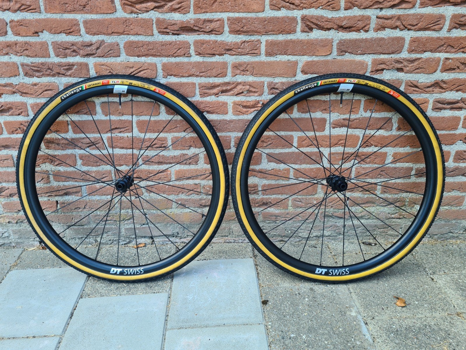 DT Swiss G1800 Gravel Wielset met Challenge Getaway banden, Fietsen en Brommers, Fietsonderdelen, Gravelbike, Zo goed als nieuw