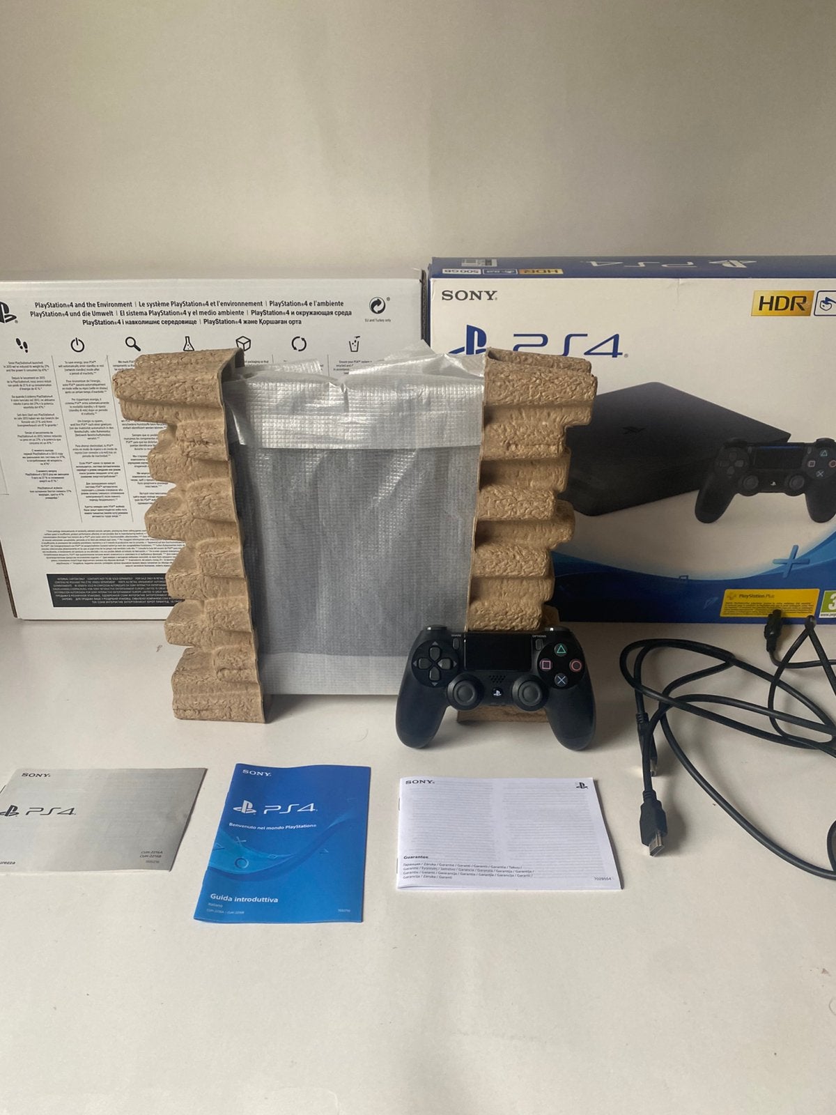 Sony PlayStation 4 Slim 500 Go en très bon état, 500 GB, Enlèvement ou Envoi, Avec 1 manette, Comme neuf