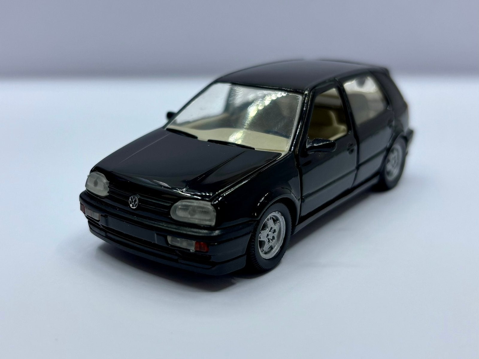 1:43 Volkswagen golf 3, Ophalen of Verzenden, Zo goed als nieuw