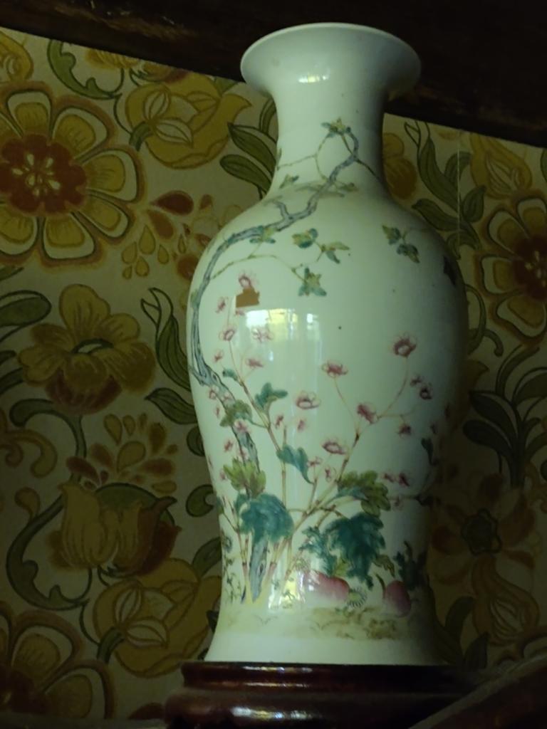Vase en porcelaine, Enlèvement