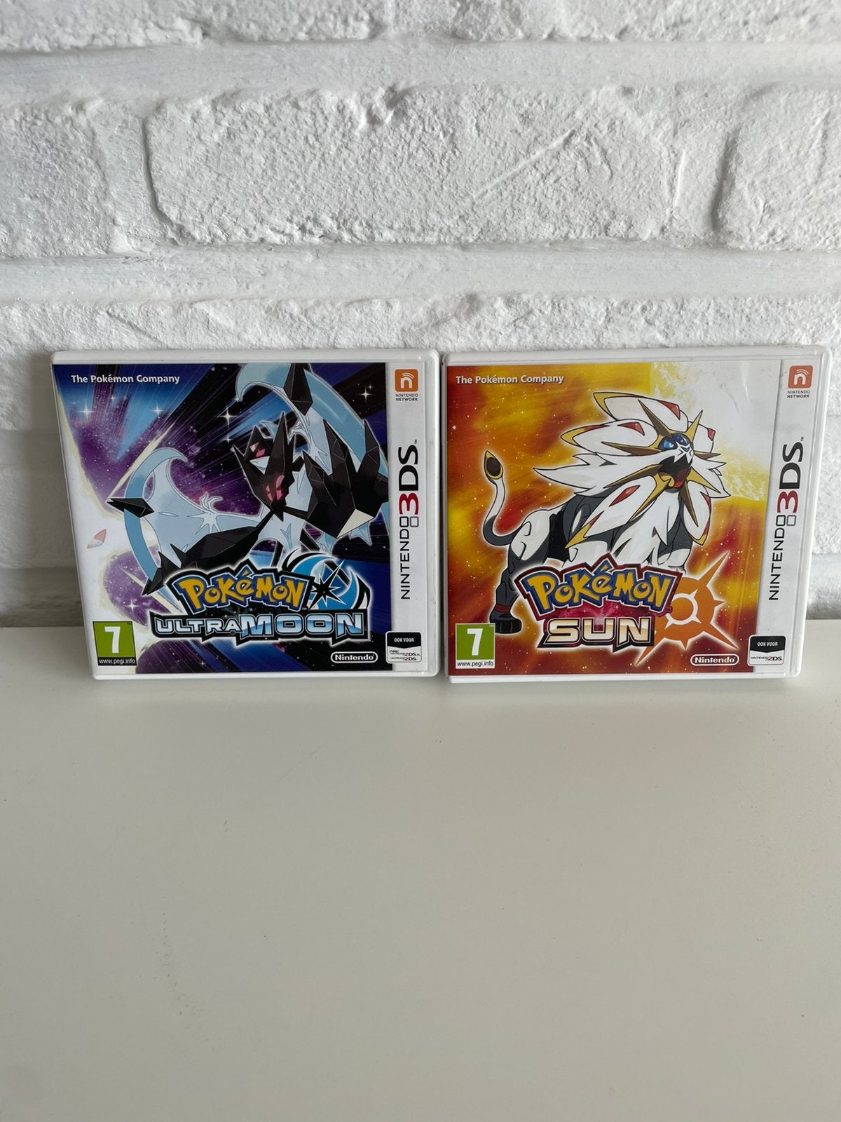 Pokémon Ultra Moon + Pokémon Sun - Compleet met doos, Ophalen of Verzenden, Zo goed als nieuw