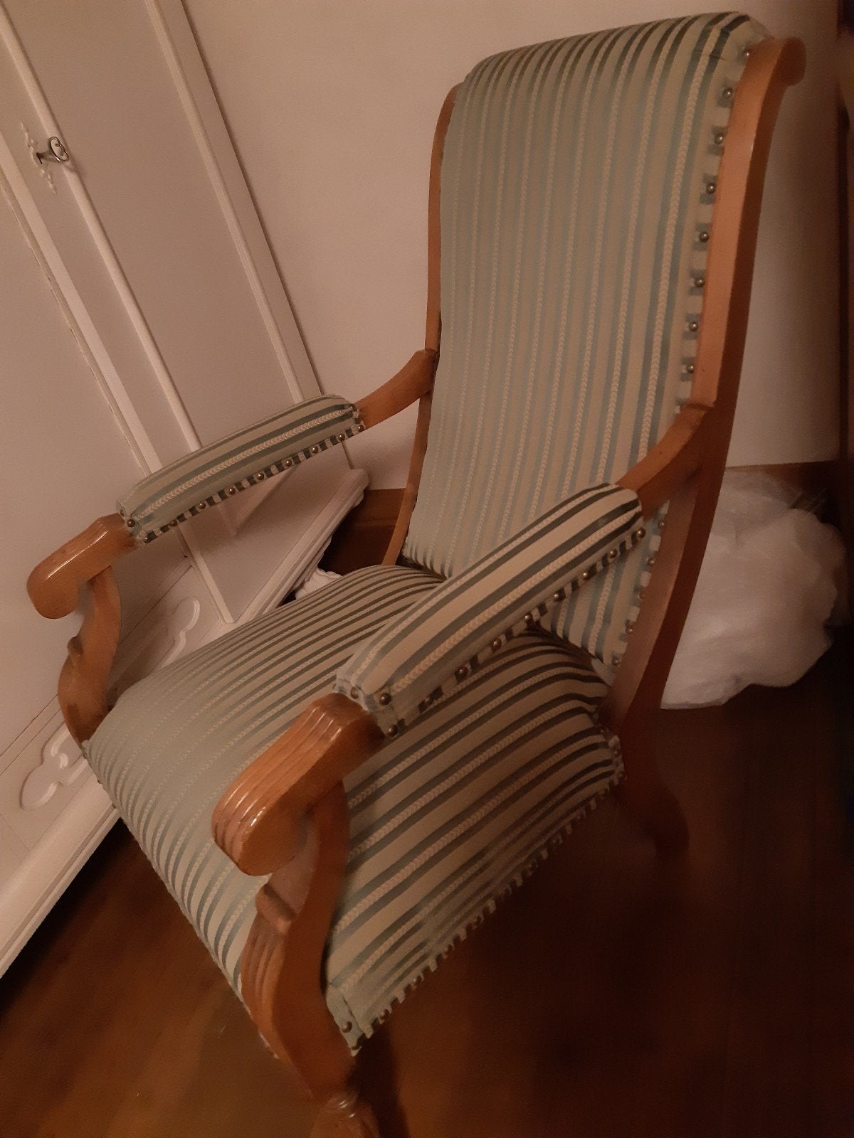 fauteuil refais complètement, Enlèvement, Bois