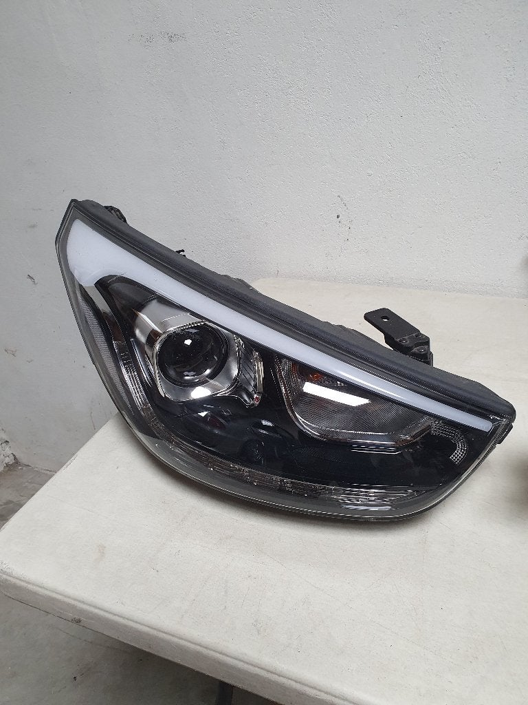Huyndai IX35 (Vanaf 2013) Rechts Koplamp OEM 9210225620, Enlèvement ou Envoi, Utilisé, Hyundai