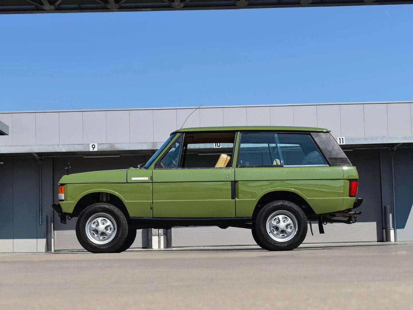 Land Rover Range Rover Classic V8 / Warwick Green / Restored, Autos, Oldtimers & Ancêtres, Achat, Land Rover, Beige, Entreprise