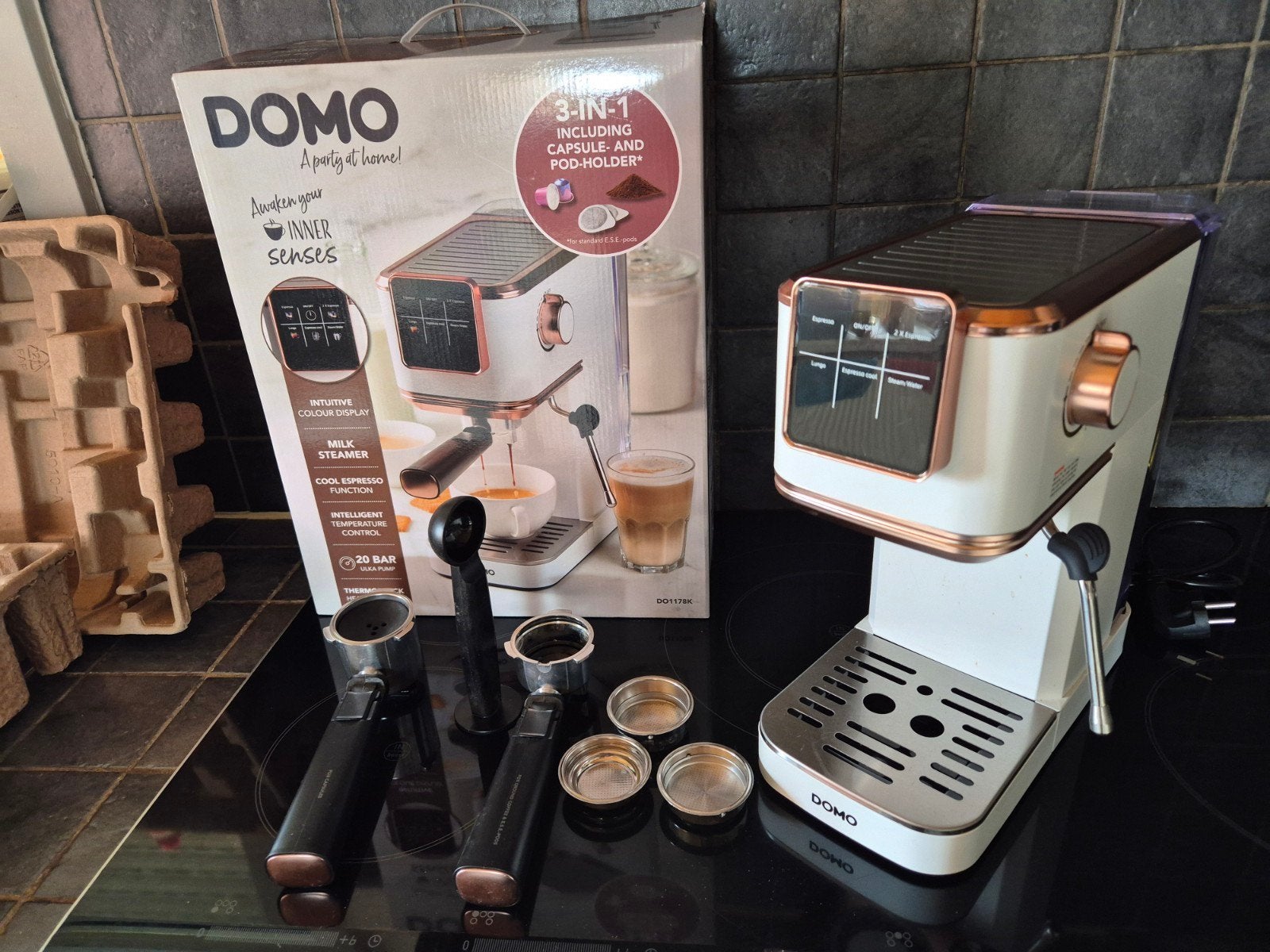 Machine à expresso DOMO 3 en 1 avec cuiseur à lait, Neuf, Machine à espresso, Réservoir d'eau amovible, 1 tasse