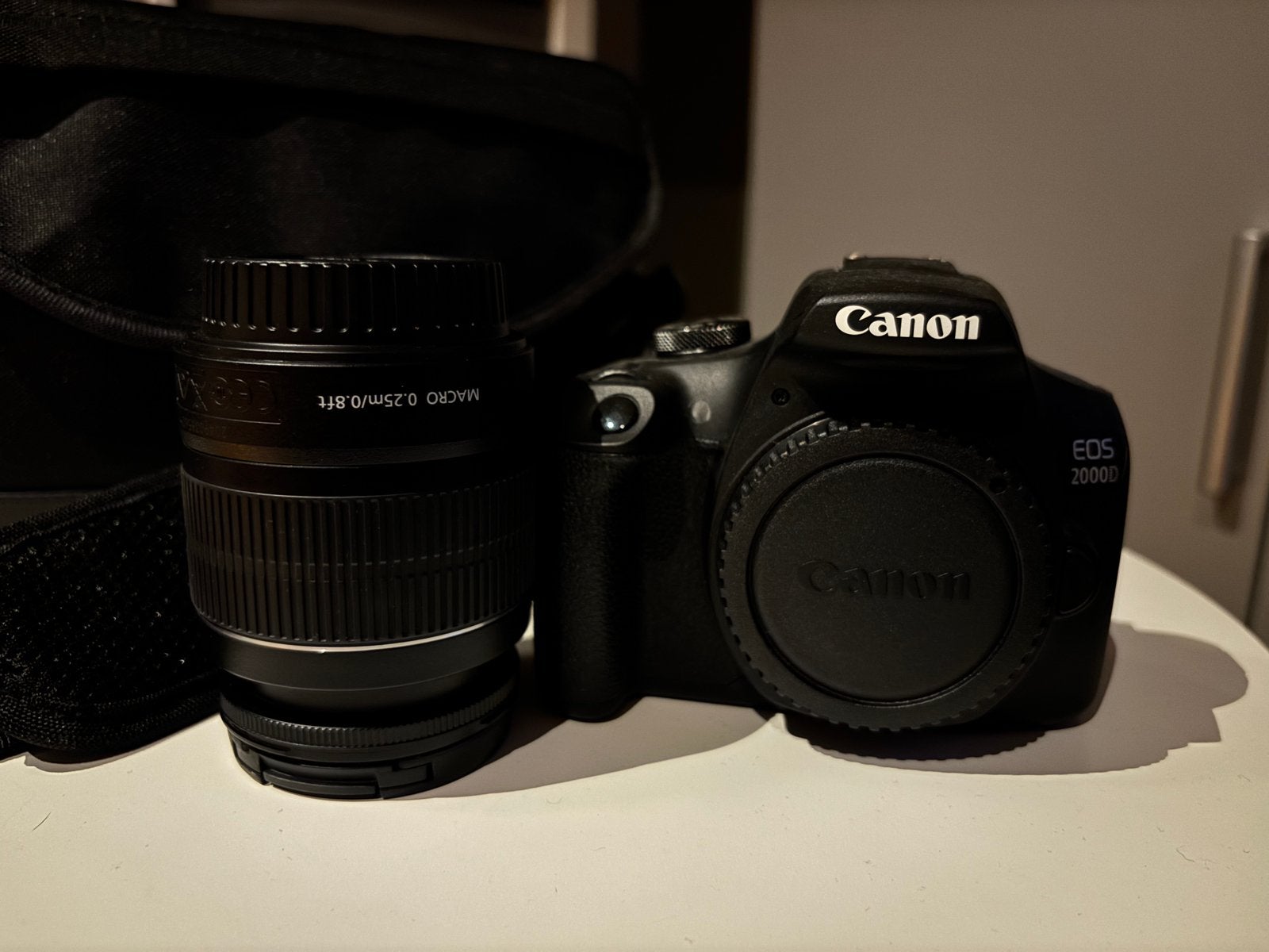 Canon 2000d met lens 18-55 mm, oplader baterij en tas, Audio, Tv en Foto, Ophalen, Zo goed als nieuw, Canon
