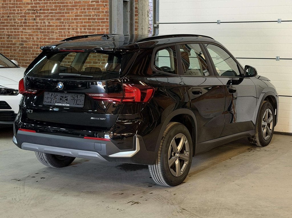 BMW X1 sDrive18i Automaat Benzine Navi LED Garantie 2023, Autos, BMW, Achat, Entreprise, Carnet d'entretien, 5 portes