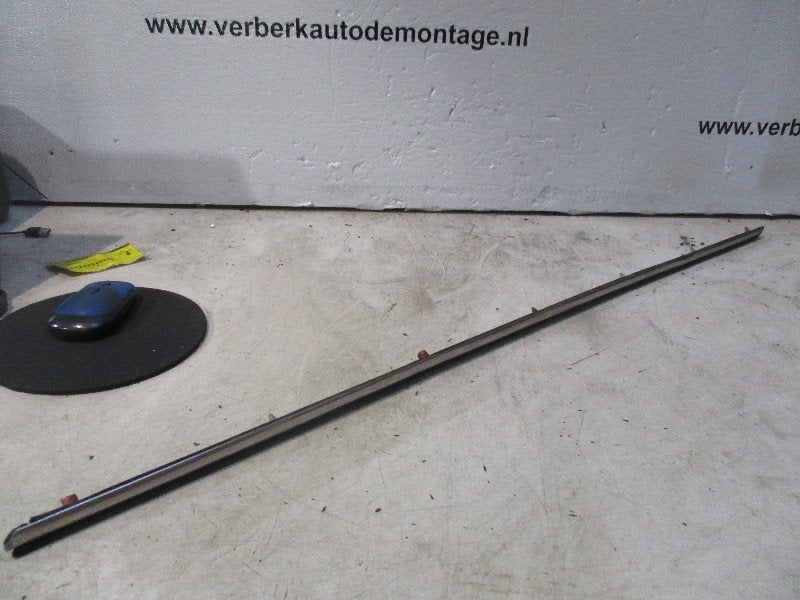 SIERLIJST portier rechts voor Mercedes-Benz / 8 (W115), Gebruikt, Mercedes-Benz, Dialog.mb@mercedes-benz.com, Mercedes-Benz AG