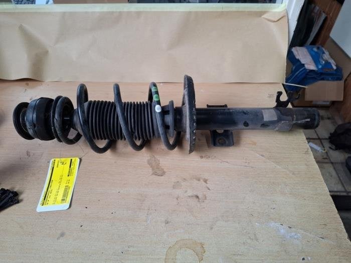 Schokdemperpoot links-voor van een Volkswagen UP, Gebruikt, -, Volkswagen, -