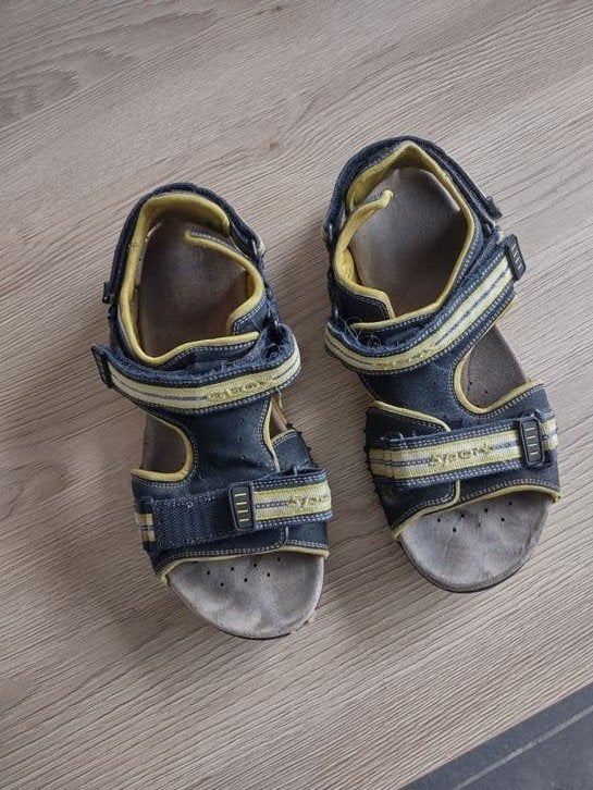 Blauw gele sandalen - Geox - maat 38, Ophalen, Gebruikt, Jongen of Meisje, Overige typen