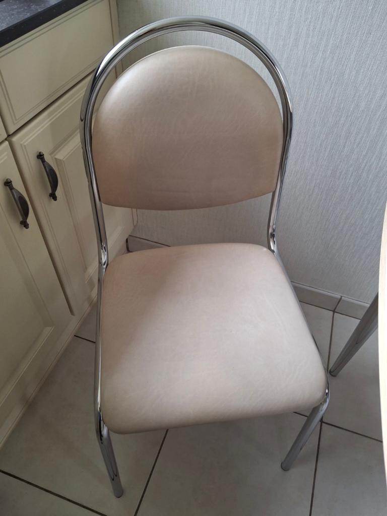 Keuken stoelen, Ophalen