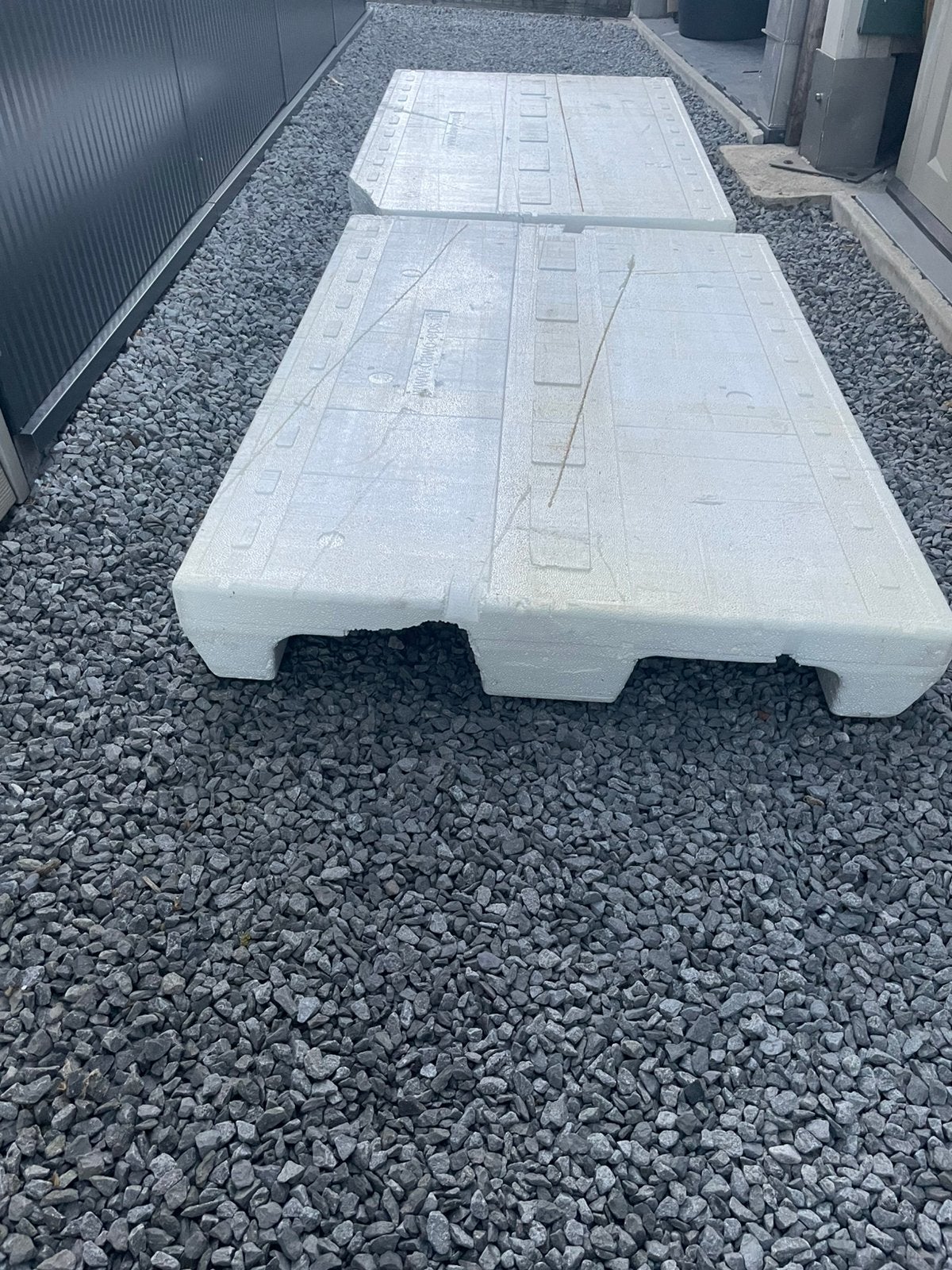 Gratis 2 stevige piepschuim paletten, Doe-het-zelf en Bouw, Hout en Planken, Ophalen, Gebruikt, Pallet