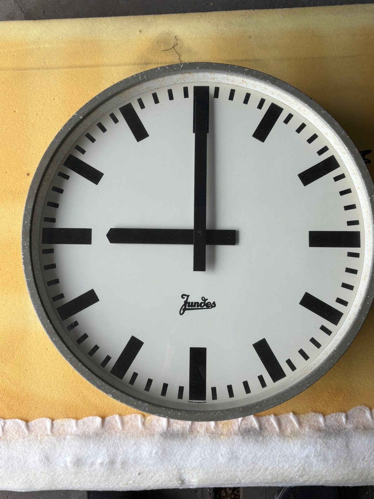 Jundes dubbelzijdige klok, Ophalen, Gebruikt