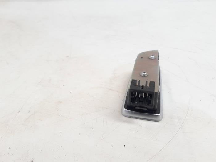 Eclairage intérieur arrière d'un Audi A8, -, 3 mois de garantie, Audi, Utilisé