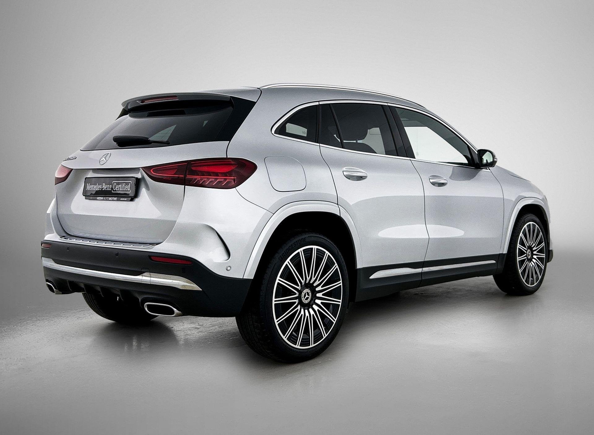 Mercedes-Benz GLA-Klasse 250 e AMG Line | Dodehoekassistent, Dealer onderhouden, Stof, Zwart, 4 cilinders