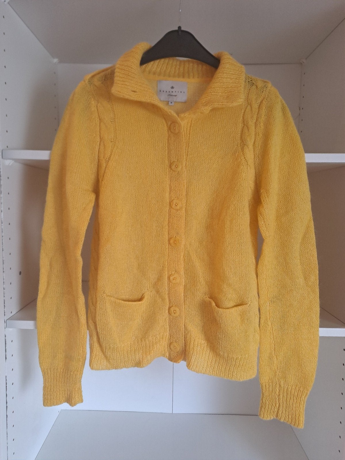 Mt M Gele gebreide cardigan, Maat 38/40 (M), Geel, Ophalen of Verzenden, Zo goed als nieuw