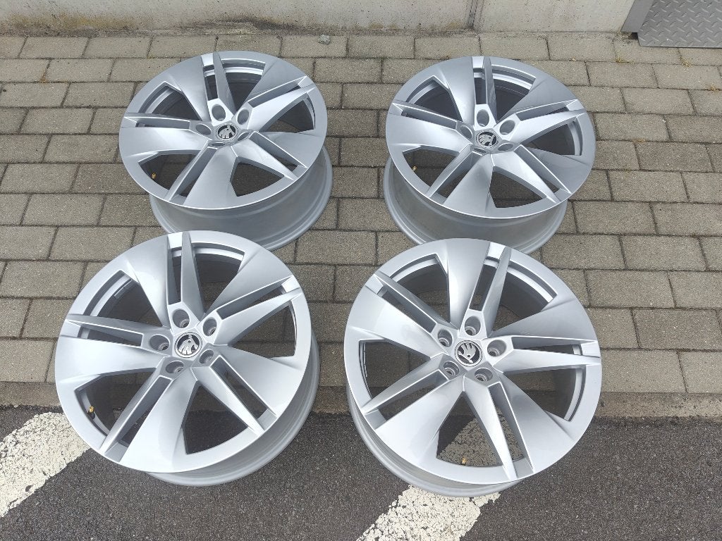 Zo goed als nieuwe originele Skoda Enyaq velgen, Auto-onderdelen, Banden en Velgen, Velg(en), Nieuw, All Season, Ophalen