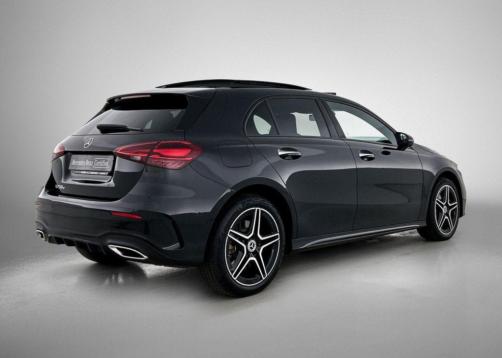 Mercedes-Benz A-Klasse 250 e Hatchback AMG Line | Panoramisc, Auto's, Mercedes-Benz, Stof, Gebruikt, 4 cilinders, 16 kWh